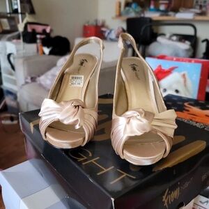 FIONI Clothing Women's Tan Peep Toe Heels